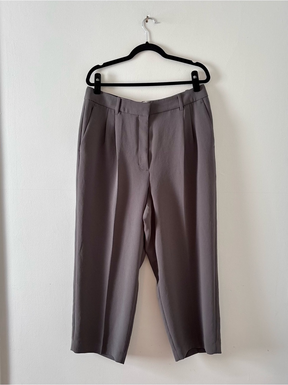 Aritzia NWT The Effortless Pant Cropped Crepette Tailored Trouser Coal Grey
